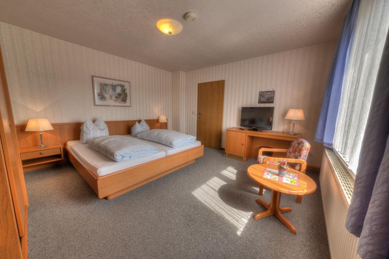Hotel - Pension & Gaststaette "Alter Koenig" Hettstedt Extérieur photo