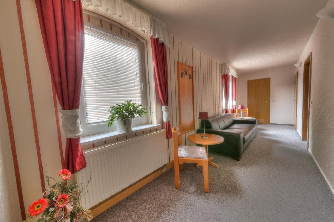 Hotel - Pension & Gaststaette "Alter Koenig" Hettstedt Extérieur photo